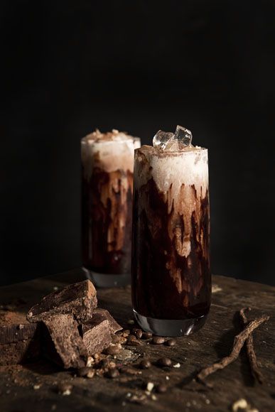 Ice Chocolate Drink Aesthetic, Iced Chocolate, Ice Chocolate Drink, Chocolate Liquor, Liquor Drinks, Iced Latte, Coffee Photography, Iced Drinks, Chocolate Drinks