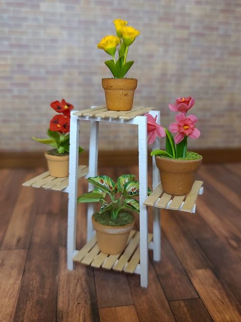 Miniature Dollhouse 1:12 Scale Plant Stand, Mini House Plant Stand, Dollhouse Accessories, Dollhouse Decor, Modern Dollhouse - Etsy Brasil House Plant Stand, Sticks Craft, Diy Popsicle Stick Crafts, Coloring Placemats, Diy Barbie House, Fake Plants Decor, Wooden Plant Stands, Doll House Crafts, Dollhouse Projects