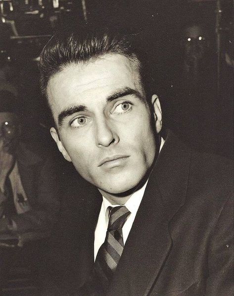 Old Hollywood Actors, Montgomery Clift, Portrait Vintage, Hollywood Men, Hollywood Icons, Actrices Hollywood, Hollywood Legends, Golden Age Of Hollywood, Elizabeth Taylor