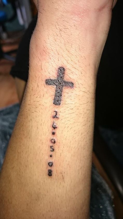 small cross with date Cross With Date Tattoo, Tattoos Cross, Date Tattoo, Date Tattoos, Writing Tattoos, Tattoo Simple, Back Of Shoulder Tattoo, Tattoo Work, Small Crosses