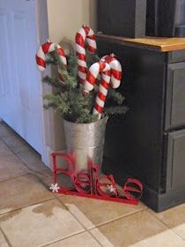 Candy Cane Christmas Decor, Christmas Candy Cane Decorations, Outdoor Christmas Diy, Candy Cane Crafts, Candy Cane Decorations, Easy Holidays Crafts, Gingerbread Christmas Decor, Christmas Decoration Ideas, Christmas Tours