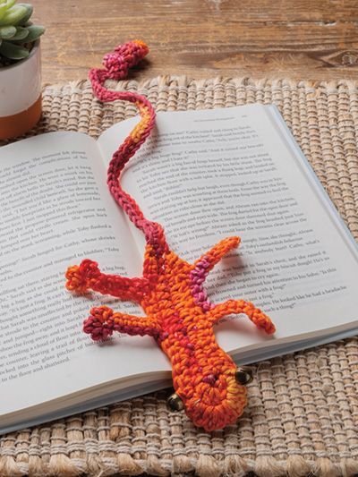 A great way to use up excess scraps. Made using worsted-weight yarn and a size E/4/3mm crochet hook. Finished size: 18" 🦎 #CrochetToyChameleonAmigurumiPatterns Scrap Yarn Crochet Projects, Crochet Chameleon, Crochet Bookmarks Free Patterns, Etsy Patterns, Crochet Stuffies, Scrap Projects, Scrap Yarn Crochet, Animal Amigurumi, Crochet Bookmark