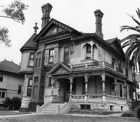 Bunker Hill Los Angeles, Hale House, Los Angeles Vintage, Square House, Old Los Angeles, Belle Epoch, Los Angeles Hollywood, California History, Victorian Photos