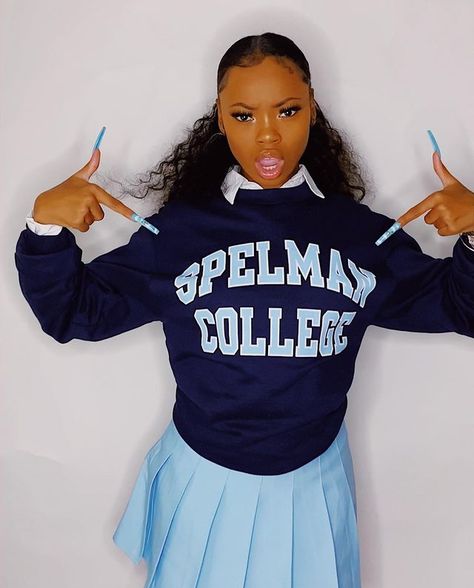 Decision Day, Senior Portrait Outfits, Cap And Gown Photos, Grad Outfits, Spelman College, Photoshoot Video, Graduation Picture Poses, Grad Photoshoot, Baddie Outfits Ideas