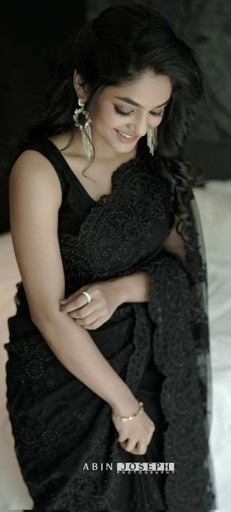 Black Dp Girl, Bridal Dp, Saree Dp, Nice Dp, Black Dp, Cool Blonde Hair Colour, Painting Model, Dp Girl, Samantha Images