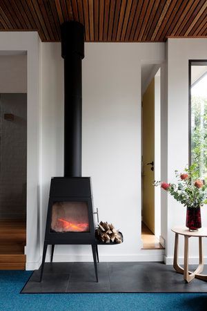 Creek House – An Overture to Mid-Century Design — Cantilever Interiors | Suspended Wood Burner, Mid Century Modern Wood Burning Stove, Vintage Mid Century Fireplace, Mid Century Wood Stove, Wood Burning Stove Modern, Corner Stove Ideas, Modern Wood Stove, Cantilever Interiors, Mid Century Modern Fireplace