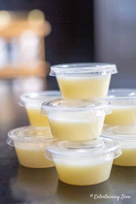 I love this white Pina Colada jello shot recipe! With the step by step instructions on how to make them. they're so easy to do! They'll work really well for my friend's bachelorette party this summer. #fromhousetohome #cocktails #drinks #coconutrumjelloshots #jelloshots #whitejelloshots #diypartyideas Pina Colada Jello Shots Recipe, Orange Jello Shots, White Jello, Pina Colada Jello Shots, Rum Jello Shots, Best Jello Shots, Jello Shots Vodka, Pineapple Jello, Green Jello