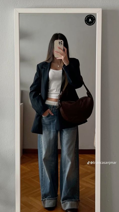 Outfits Minimal, Trending Looks, Minimalist Street Style, Fall Ootd, Ootd Aesthetic, Ootd Fall, Model Outfits, Fashion Mistakes, Ootd