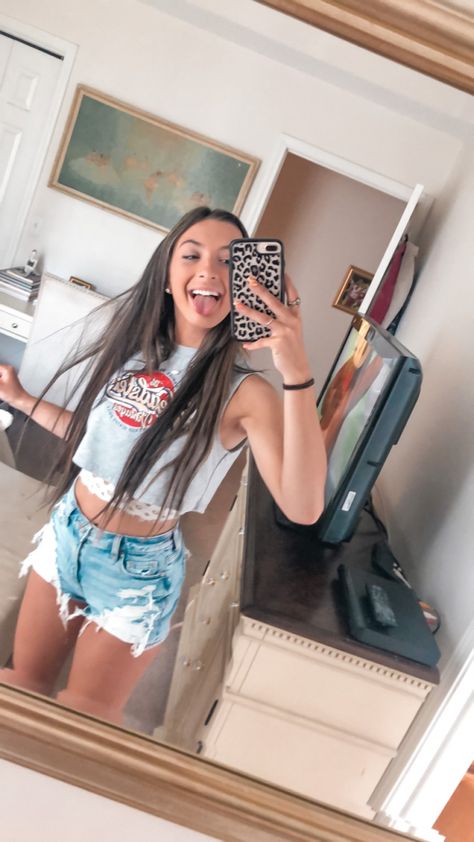 style inspiration for teenage girls American Eagle Shorts Outfit, Shorts Outfit, American Eagle Shorts, Short Outfits, Dream Closet, Bralette, American Eagle, Fashion Inspo, Cute Outfits