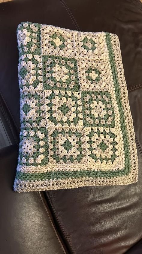 Green Granny Square Blanket, Green Granny Square, White Granny Square, Granny Square Blanket, Square Blanket, Crochet For Beginners, Granny Square, Crochet Projects, Crochet Patterns