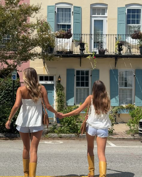 strolls around charleston 💛 Charleston Aesthetic, Charleston Trip, Perfect Things, Frock And Frill, Girls Together, Friends Aesthetic, Happy Things, All Grown Up, November 11