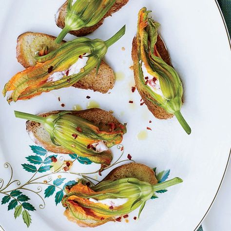 10 Ways to Cook with Squash Blossoms Squash Blossom Recipe, Fried Squash Blossoms, Grilled Squash, Zucchini Blossoms, Squash Blossoms, Ricotta Recipes, Quick Appetizers, Pimento Cheese, Vegetarian Appetizers