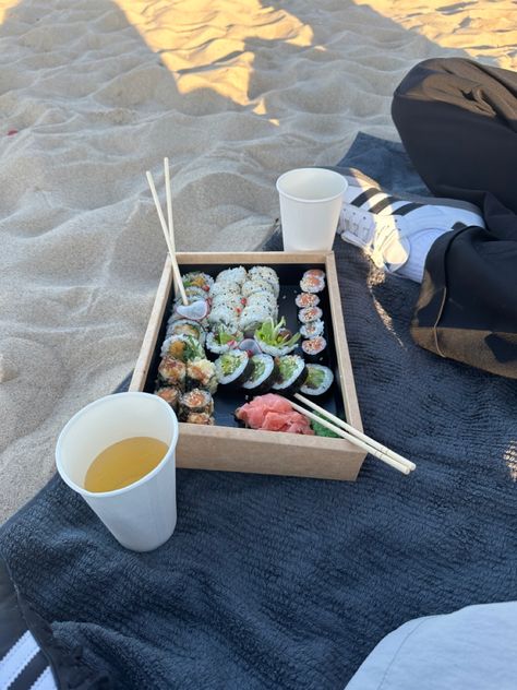 Sushi Date Aesthetic, Beach Date Aesthetic, Mae Core, Healthy Couple, Friends Activity, Sushi Date, Sushi Dinner, Lunch Party, Picnic Inspiration