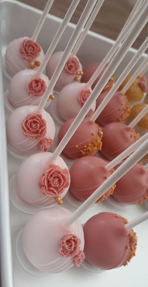 Chocolate Cake Pop Design, Cake Pops Astethic, Cake Pop Inspiration, Cakepops Design, Floral Cakepops, Cakepops Ideas Decoration, Floral Cake Pops, Wedding Shower Desserts, Fancy Cake Pops