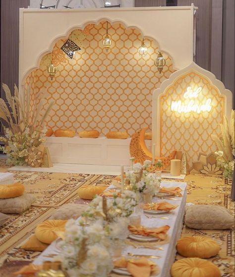 Arabian Nights Wedding Theme, Arabian Nights Wedding, Aesthetics Room Decor, Haldi Decoration Ideas, Decoraciones Ramadan, Maximizing Small Spaces, Arabian Decor, Mehendi Decor Ideas, Sri Ganesh