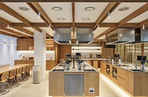 Cooking Classes Design, Architecture Brochures, Lavatory Design, Communal Kitchen, Bakery Design Interior, Architecture Magazine, School Interior, Spatial Design, Kitchen Showroom