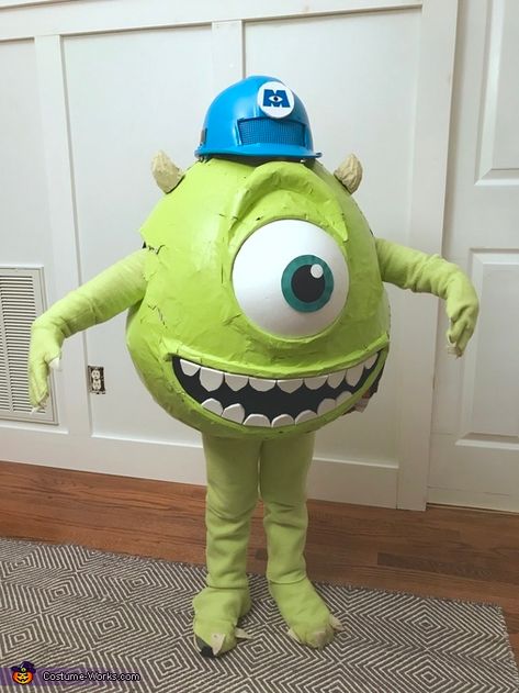 Monsters Inc Family Costume, Cute Monster Costume, Monsters Inc Costumes, Monster Costume Diy, Mike Wazowski Costume, Carnaval Ideas, Sully Costume, Big Monsters, Homemade Minion Costumes