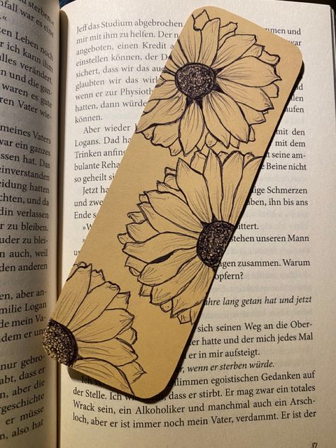 Aesthetic Bookmark, Homemade Bookmarks, Bookmarks Diy, Bookmark Designs, Handmade Bookmarks Diy, Bookmark Ideas, Handmade Bookmarks, Cute Bookmarks, Bookmarks Handmade