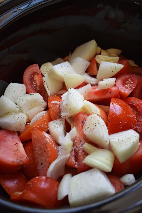 Slow Cooker Tomato Soup with Fresh Tomatoes - Julia's Cuisine Crockpot Tomato Soup, Tomato Soup With Fresh Tomatoes, Tomato Red Pepper Soup, Slow Cooker Tomato Soup, Grilled Cheese With Tomato, Fresh Tomato Soup, Soup Homemade, Fresh Tomato Recipes, Tomato Soup Homemade