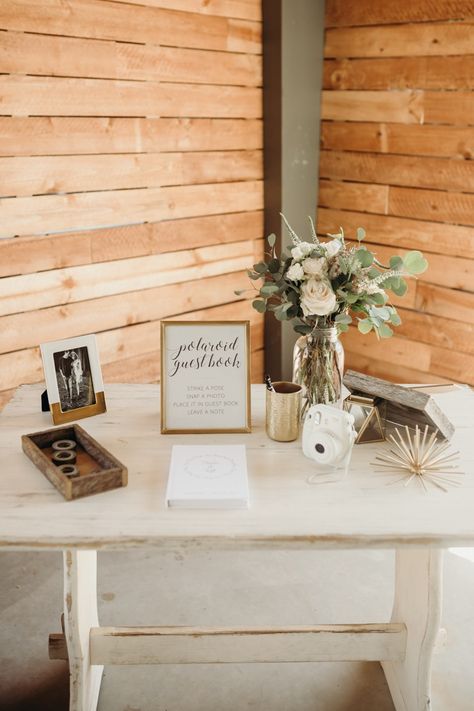 Modern Rustic Wedding Decor, Rustic Wedding Decor Ideas, Makeup Decoration, Wedding Welcome Table, Modern Rustic Wedding, Wedding Locations California, Rustic Modern Wedding, Welcome Table, Wedding Decor Ideas