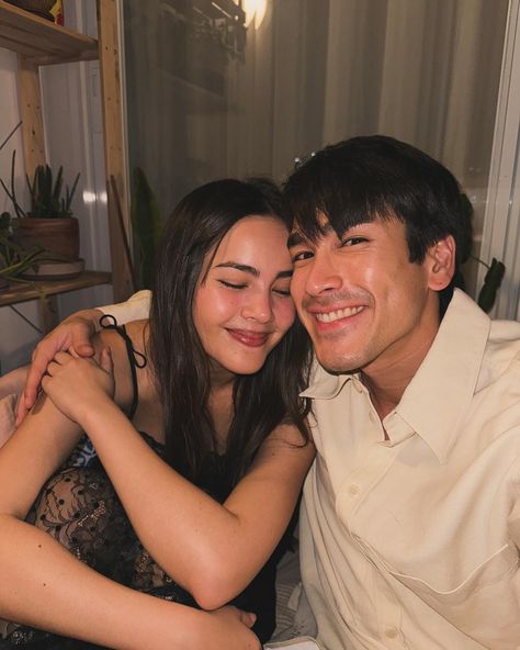 Nadech Kugimiya (@kugimiyas) • Instagram photos and videos Yaya And Nadech, Nadech Kugimiya, Yaya Urassaya, Urassaya Sperbund, Happy V Day, Couples Poses, V Day, Real Couples, Couples Poses For Pictures