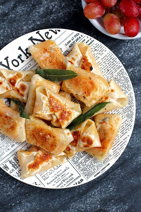 Image of pan-fried butternut squash dumplings from the top. Butternut Squash Dumplings, Squash Dumplings, Butternut Squash Appetizer, Squash Appetizers, Butternut Squash Sage, Butternut Squash Ravioli, Chicken And Butternut Squash, Butternut Squash Recipes, Roasted Squash