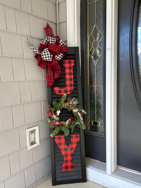 Diy Christmas Signs Wood, Christmas Signs Wood Front Porches, Diy Christmas Signs, Christmas Signs Diy, Jesus Easter, Tinsel Christmas, Front Porch Christmas Decor Ideas, Porch Christmas Decor Ideas, Porch Christmas Decor