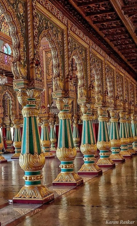 Pillars inside Mysore Palace India Art Deco Design Graphics, Mysore Painting, Mysore Palace, Door Design Photos, Clothing Store Interior, Pillar Design, Hanuman Chalisa, Diy Yarn, Royal Aesthetic