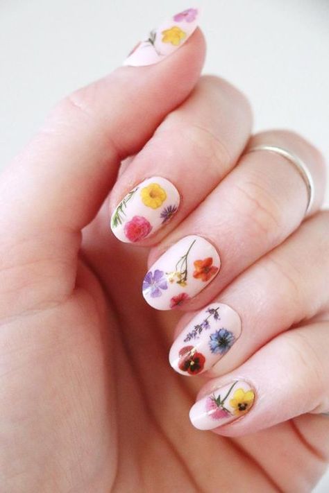 Do It Yourself Nails, Nail Tattoos, Colorful Nail Art, Floral Nail Designs, Flower Nail Designs, Her Nails, Nail Tattoo, Flower Nail, Spring Nail Art