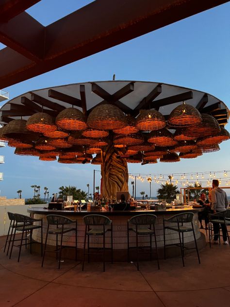 Restaurant Roof Design, Rooftop Bar Design, Beach Restaurant Design, Food Court Design, Rooftop Restaurant Design, Tree Bar, Bar Counter Design, Outdoor Restaurant Design, Earthy Home Decor