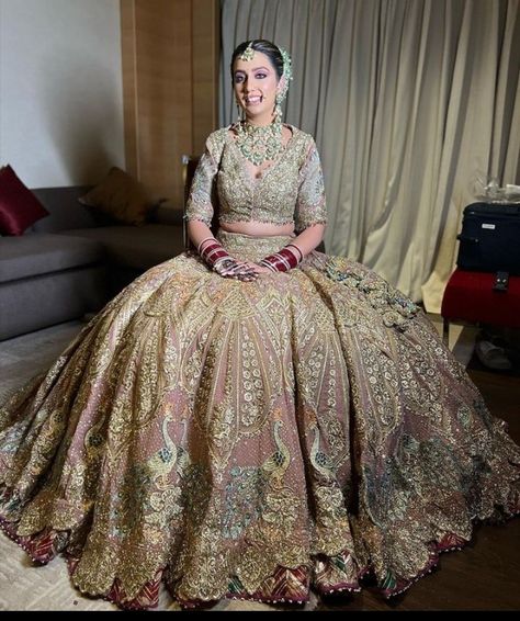 Shadi Lehenga, Valima Outfit, Bridal Mendhi, Partywear Gowns, Wedding Lengha, Pastel Lehenga, Latest Bridal Lehenga Designs, Marriage Jewellery, Bling Makeup