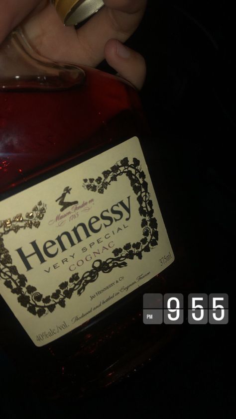 Henny Bottle Snapchat, Henny Bottle Drawing, Hennessey Aesthetic, Henny Bottle Aesthetic, Hennessy Aesthetic, Henny Bottle, Baddie Core, Me U And Hennessy, Vsop Hennessy