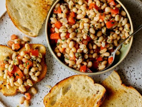 Marinated White Beans White Bean Recipes, Tomato Relish, Easy Meal Ideas, Bean Burger, Beans Recipe, Bean Casserole, Plum Tomatoes, Bean Salad, Kitchen Food