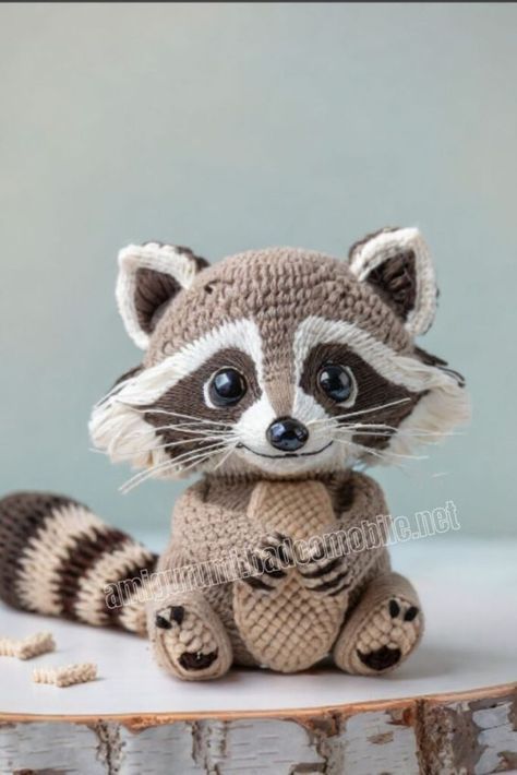 Amigurumi Crochet Peluche Raton Laveur Modèle Gratuit-2 3 Crochet Pets, Needlepoint Projects, Easy Crochet Animals, Crochet Animal Amigurumi, Crochet Animals Free Patterns, Haken Baby, Crochet Amigurumi Free, Crochet Animal Patterns, Crochet Dog