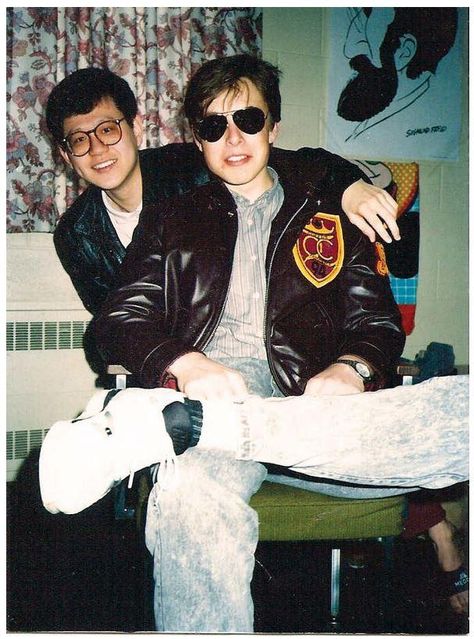 Elon Musk 1994. Elon Musk Biography, Elon Musk Quotes, Queen's University, Kingston Ontario, Rare Pictures, History Photos, Steve Jobs, Rare Photos, Elon Musk