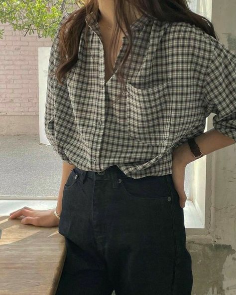 Casual Shirt Outfit, College Casual Outfits, Ribbed Pants, Korean Casual Outfits, Shirt Aesthetic, Tomboy Style Outfits, Adore You, Tomboy Fashion, Look Vintage