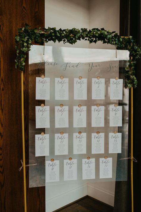 Clear Seating Chart Wedding, Green Seating Chart Wedding, Wedding Seating Chart Ideas Acrylic, Welcome And Seating Chart Sign, Sitting Charts For Weddings, Seating Chart Arch, Wedding Sitting Chart, Wedding Sitting Plan, Green Wedding Seating Chart