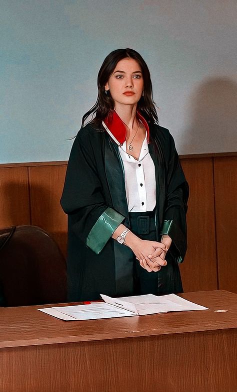 Law School Inspiration, Women Lawyer, Long Shiny Hair, Beach Instagram Pictures, Lawyer Fashion, Lawyer Outfit, Korean Outfit Street Styles, Wedding Guest Style, Dark Feminine Aesthetic