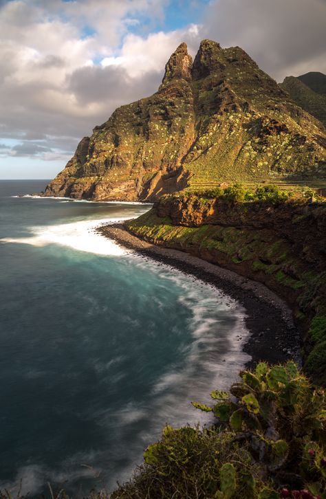 Desert Island Aesthetic, Island Mountain, Volcanic Island, Canary Islands Aesthetic, Tenerife Volcano, Tenerife Canary Islands Aesthetic, Hiking In Tenerife, Tenerife Playa De Las Americas Beach, Tenerife Black Sand Beach