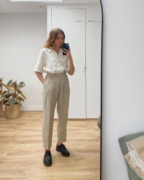 Semi Formal Mujer, Oxfords Outfit, Brittany Bathgate, White Shirt Women, Oxford Shoes Outfit, Loose Shirt, Stylish Work Outfits, Casual Work Outfits, Women Shirt