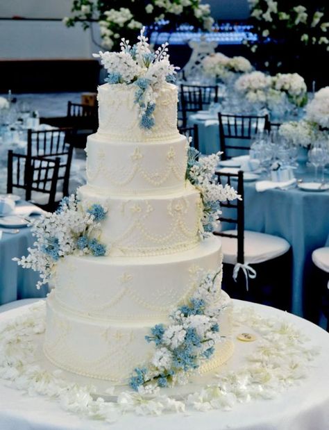 Blue And White Wedding, Wedding Cake Pictures, Dream Wedding Cake, Light Blue Wedding, Wedding Cakes Blue, Cupcakes Cake, Blue Cakes, Winter Wonderland Wedding, White Wedding Cake