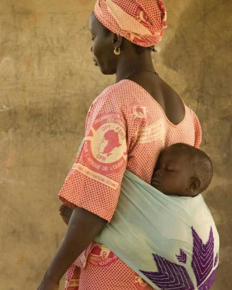 Happy Mother’s Day to all the mothers in every capacity! Your role is irreplaceable. Today, take a moment to bask in the admiration and appreciation we have for you. You deserve all the love and time for yourself 💕 [Photos from Pinterest] #CherishedMoments #SelfCareSunday #MomLove #Ankaraheadwrap #Headwraplife #Headwrapinspiration #Ukblackowned #Ukblackbusiness #Buyblackfirst#Headwrapstyles #smallbusinessowneruk #Headwrapping #Headwrapswag #Headwrapstyles #Headwraplife #Headwrapsla... African Mother And Child, To All The Mothers, African Love, African Babies, Afrique Art, Afrikaanse Kunst, Drawing People Faces, African Art Paintings, Time For Yourself