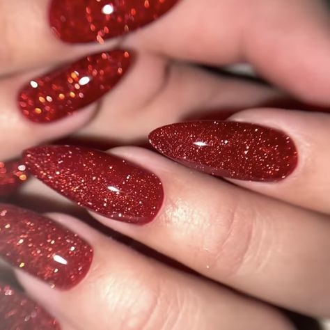 Red Sparkly Nails, Christmas Nails Glitter, Red Nails Glitter, Edgy Nails, Nail Art Designs Videos, Cute Gel Nails, Hair Skin Nails, Sparkly Nails, Homecoming Nails