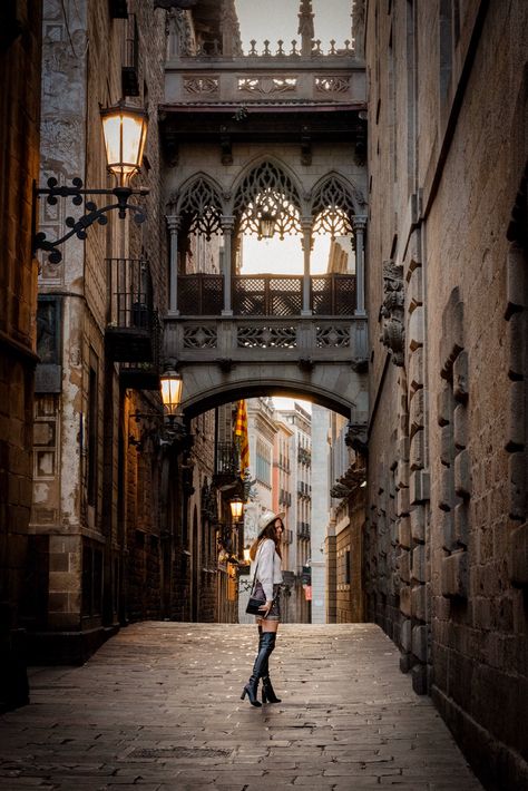 Barcelona Photoshoot Ideas, Photos In Barcelona, Travel Agent Photoshoot Ideas, Barcelona Instagram Pictures, Barcelona Picture Ideas, Barcelona Moodboard, Spain Photo Ideas, Barcelona Photo Ideas, Barcelona Spain Travel Photography