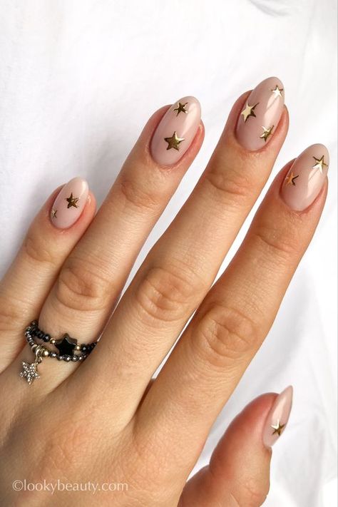 Nails Stars, Stars Nails, Bridesmaids Nails, New Years Nail Designs, Milky Nails, Nails Gold, Christmas Gel Nails, Nail Design Ideas, Cute Gel Nails