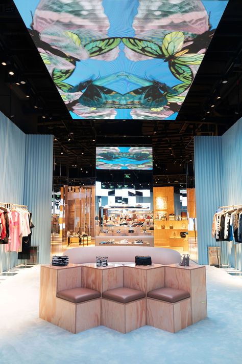 Burberry Physical, Digital Shenzhen Store | Store design interior, Retail store design, Digital retail Burberry Store, Luxury Fashion Store, Luxury Room, Retail Concepts, Cafe House, Luxury Marketing, Retail Experience, Retail Store Design, Retail Interior