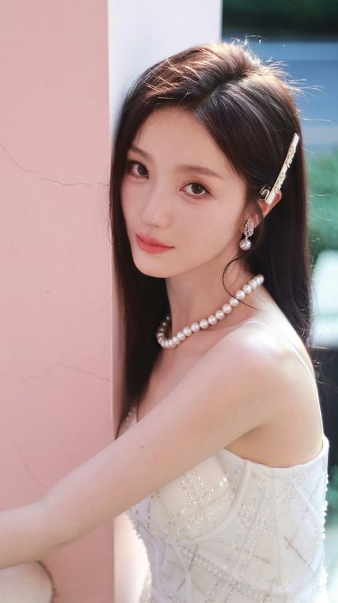 Xiao Yan poses for May Day photo shoot | China Entertainment News Xiao Yan, Drama China, May Day, Entertainment Industry, Entertainment News, Photo Shoot, Latest News, Drama, Entertainment