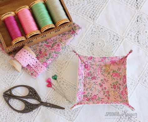 Charm Square Fabric Tray - A Spoonful of Sugar Fabric Tray, Simple Sewing Tutorial, Fat Quarter Projects, Square Fabric, Sewing Magazines, Japanese Sewing, Sewing Table, Fabric Baskets, Sewing Projects For Beginners