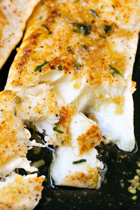 Light, flakey, and moist, you are going to love this Garlic Butter Halibut Fish Recipe. It’s so easy to make with only a few simple ingredients. lowcarb, gluten free, and keto friendly, this easy fish recipe cooks up quickly, making it the perfect weeknight meal! #garlicbutterhalibut #halibutrecipe #fishrecipe Garlic Butter Halibut Recipe, How To Cook Halibut, Best Halibut Recipes, Grilled Halibut Recipes, Salad With Pistachios, Halibut Recipes Baked, Filet Recipes, Summertime Food, Halibut Recipe