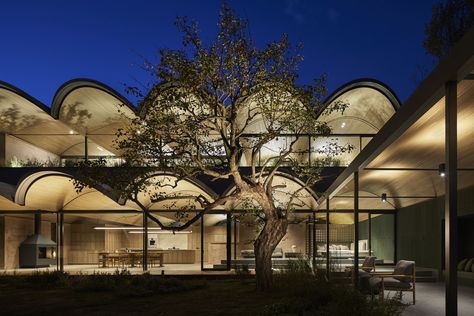 Gallery of Half Cave House / Hiroshi Nakamura  NAP - 29 Hiroshi Nakamura, Sailing Logo, South Facing Garden, Japanese Room, Cave House, Unique Architecture, Residential House, Architect House, Media Images